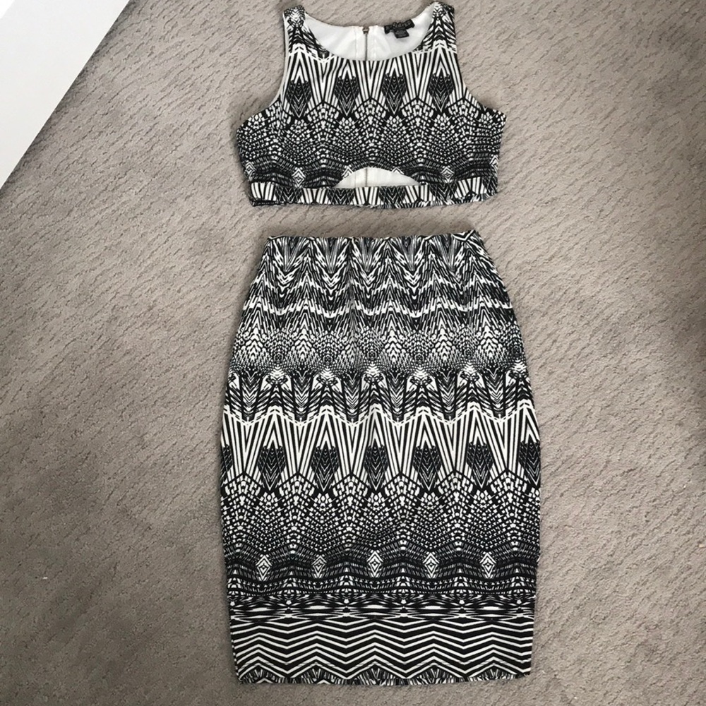 2 piece outfit, crop top and high waisted skirt